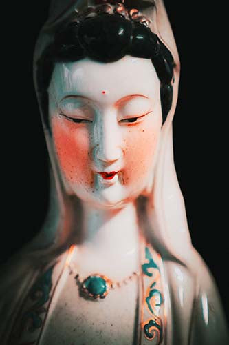 Guan Yan in all her beauty