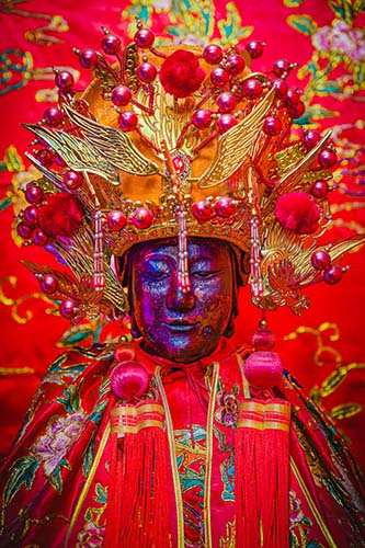 resplendent Tin Hau dressed in all her ceremonial robes.